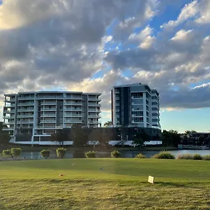 https://signature-waterfront-apartments.queenslandhotels.net
